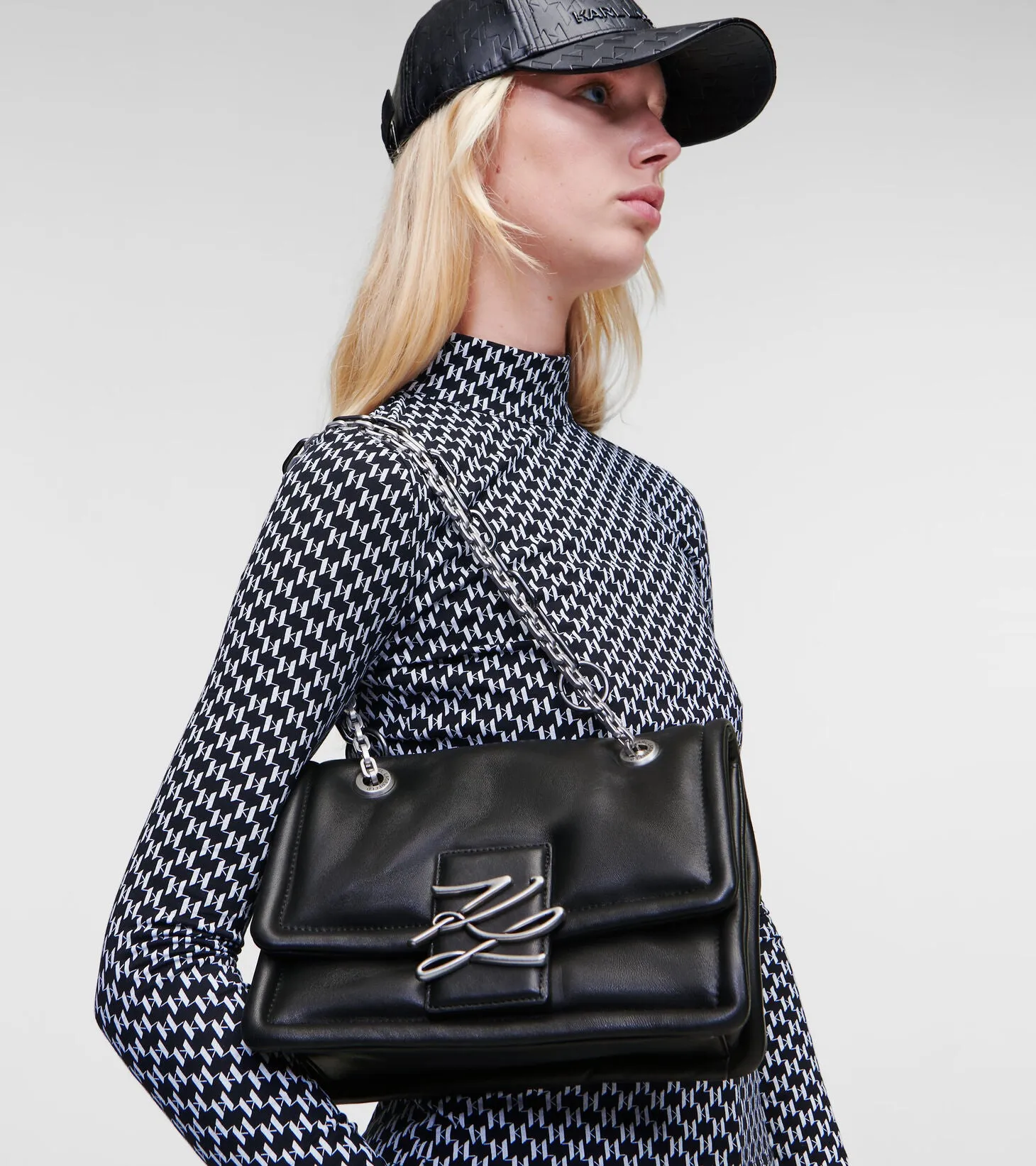 K/AUTOGRAPH SOFT SHOULDER BAG